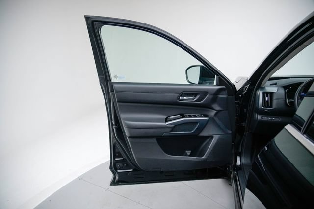 Used 2025 Nissan Pathfinder SL FWD image 23