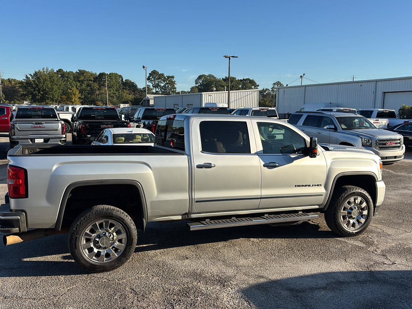 Used 2018 GMC Sierra 2500 Denali w/ Duramax Plus Package AWD/4WD image 8