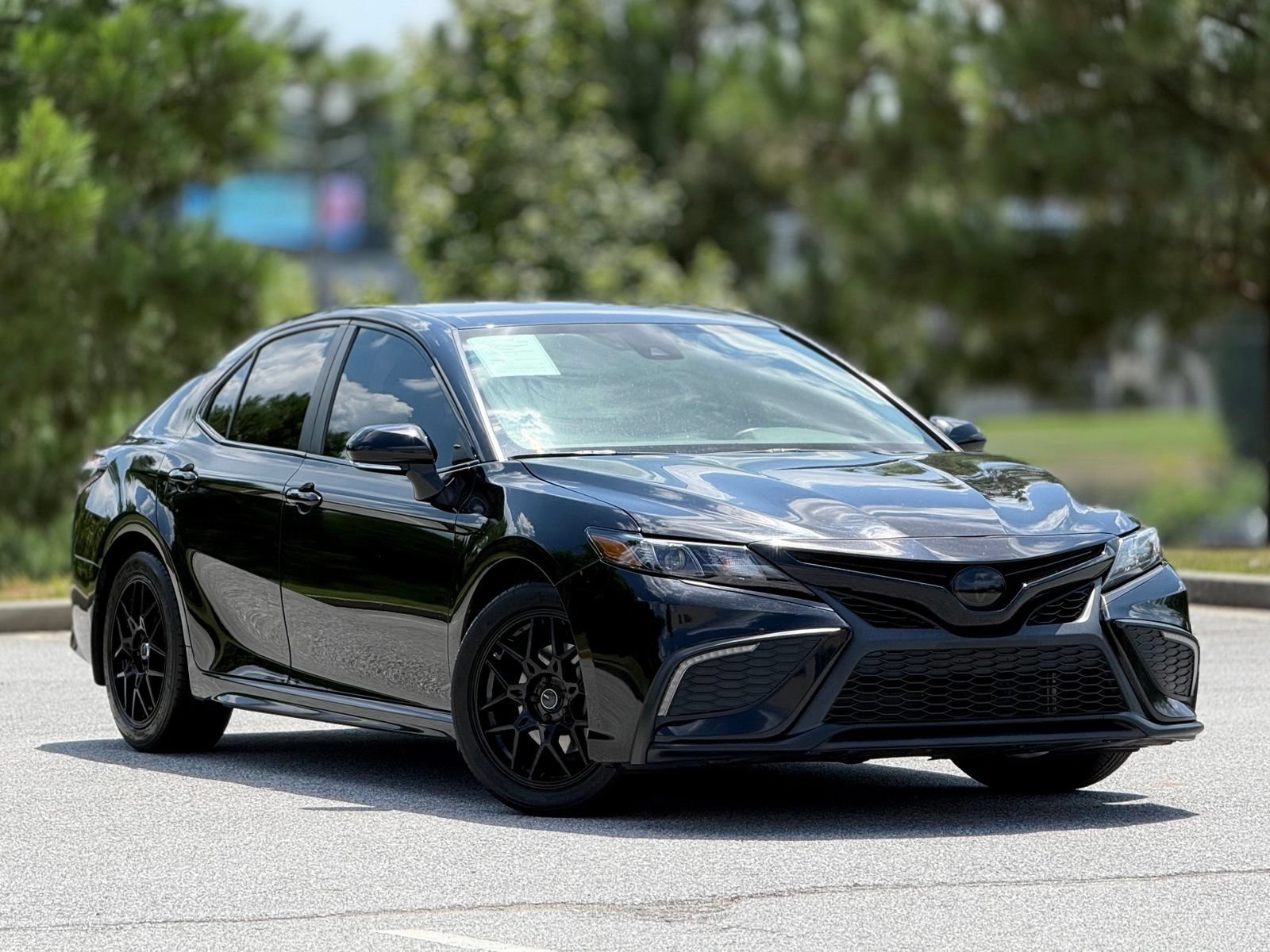 Used 2023 Toyota Camry SE w/ Cold Weather Package FWD image 13