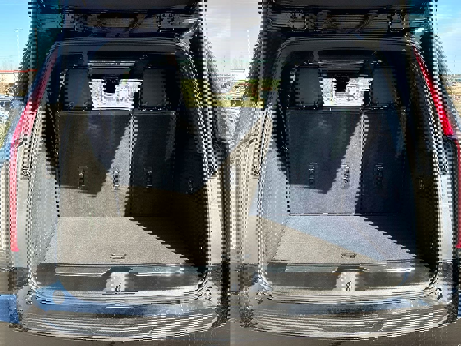 Used 2023 Cadillac Escalade ESV Premium Luxury image 25