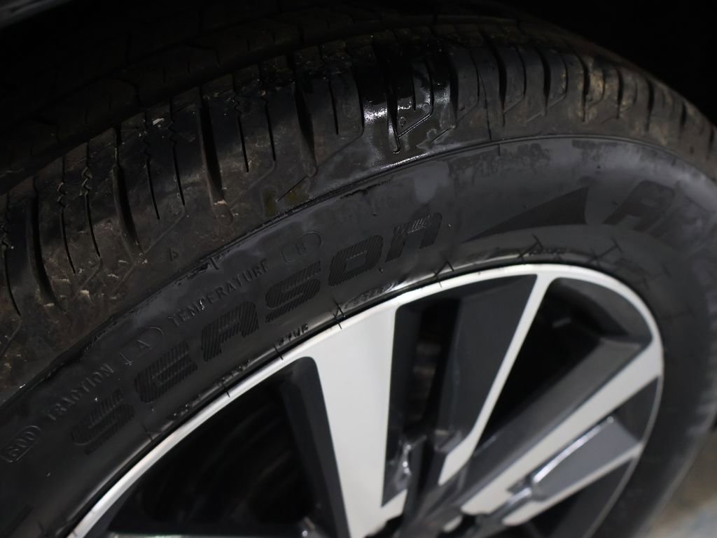 Used 2021 Nissan Versa SV image 31