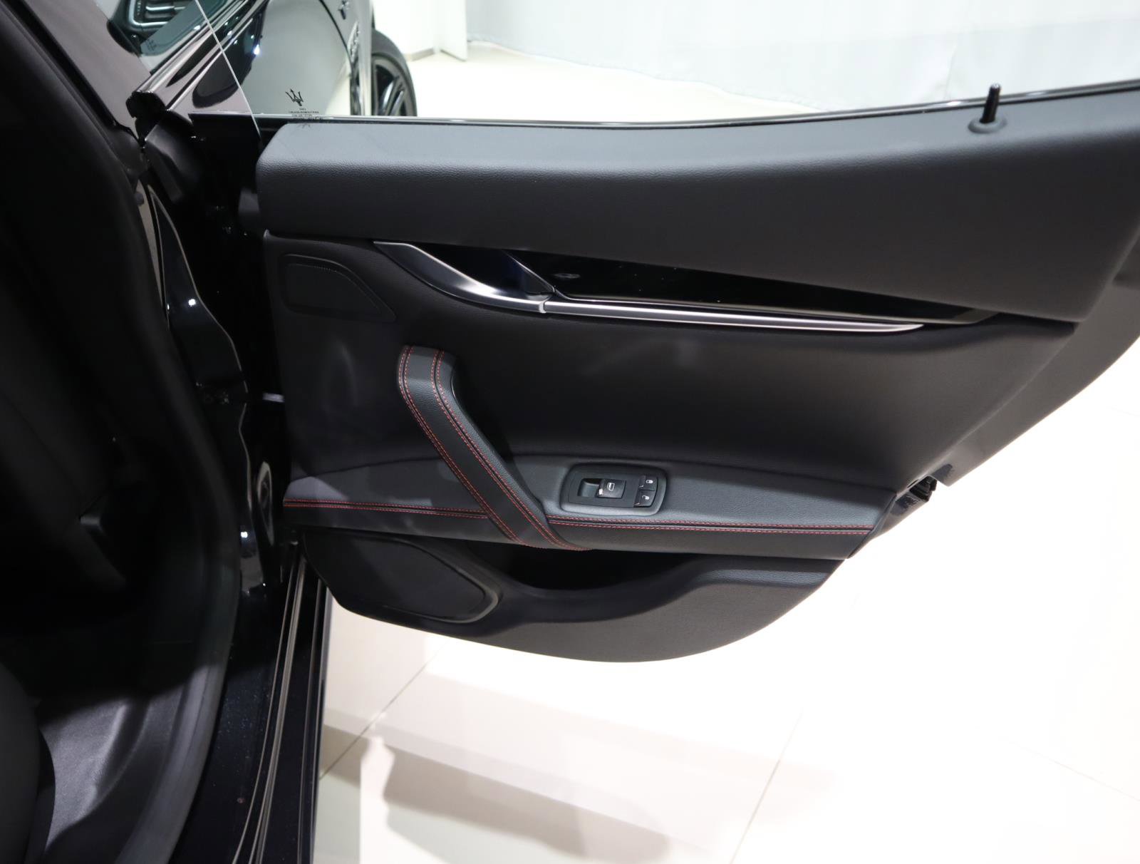 Used 2022 Maserati Ghibli Modena Q4 image 12