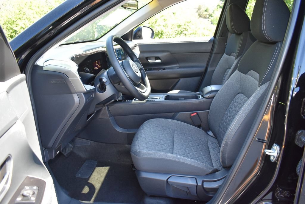 Used 2026 Nissan Kicks SV w/ SV Premium Package AWD/4WD image 13