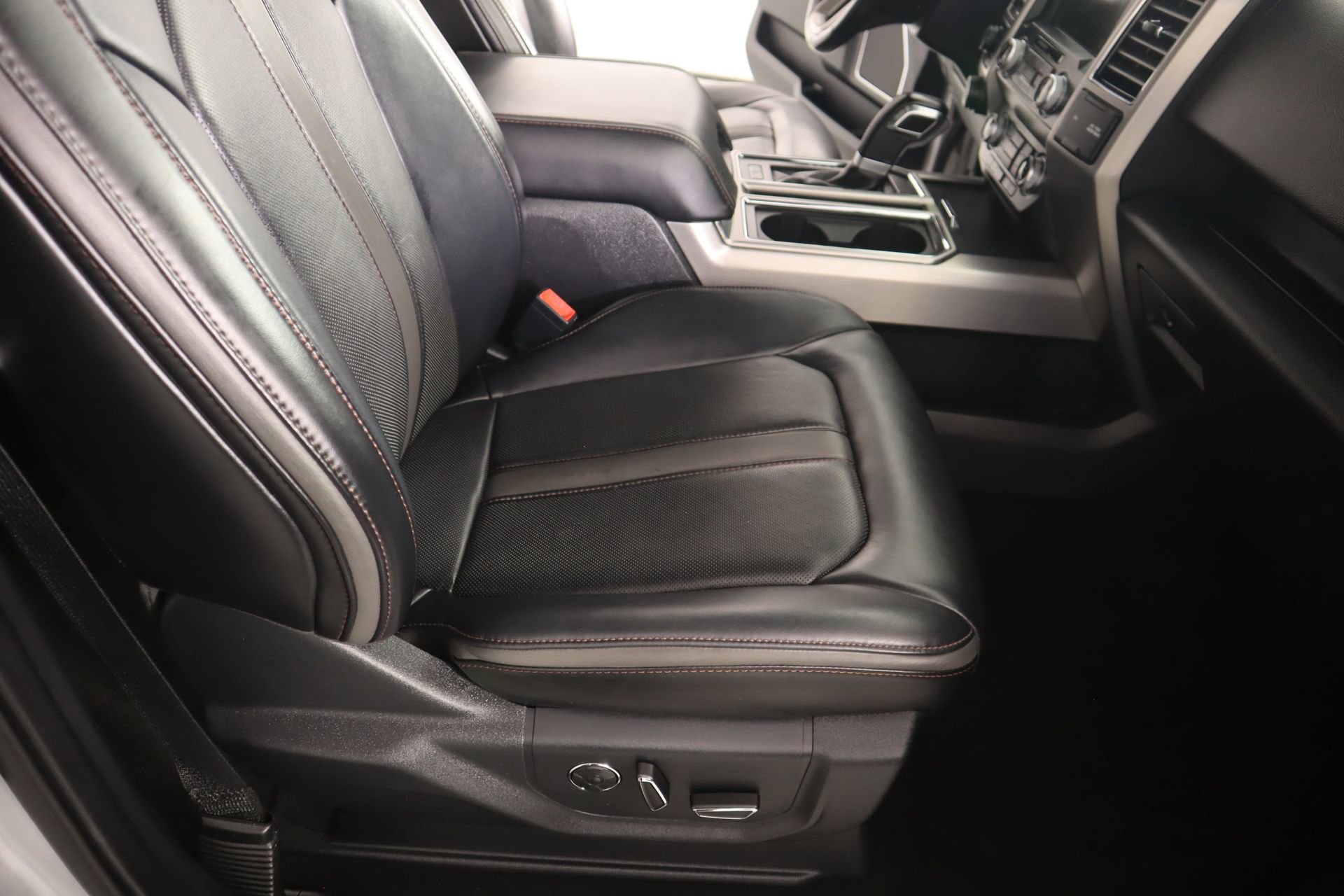 Used 2019 Ford F150 Platinum w/ Equipment Group 701A Luxury image 14