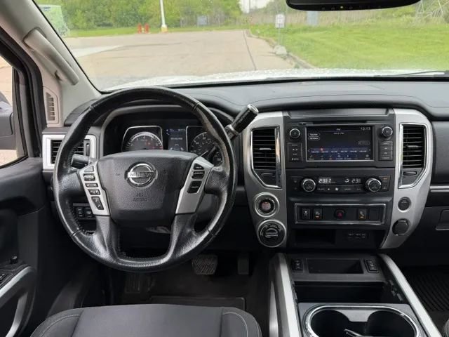 Used 2019 Nissan Titan SV AWD/4WD image 9