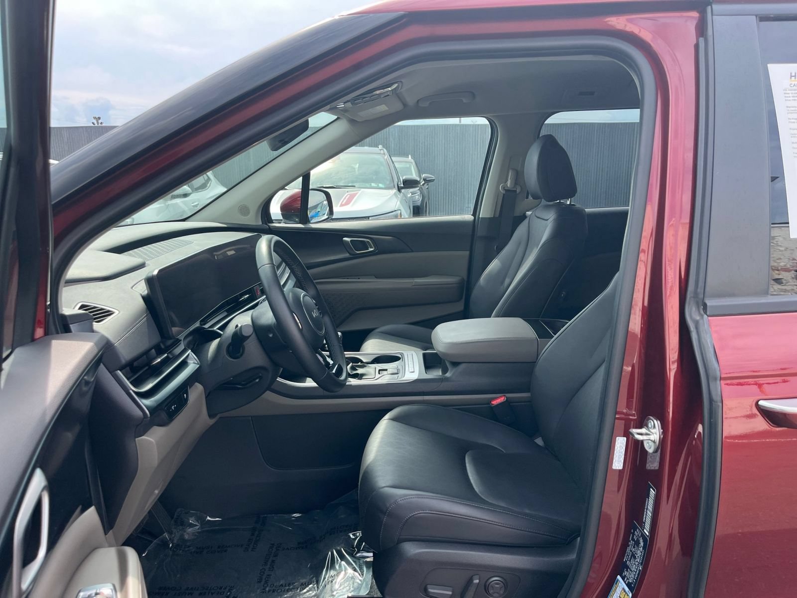 Used 2026 Kia Carnival FWD image 28