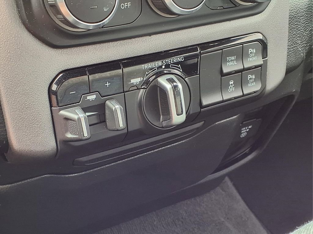Used 2022 RAM 1500 Big Horn AWD/4WD image 14