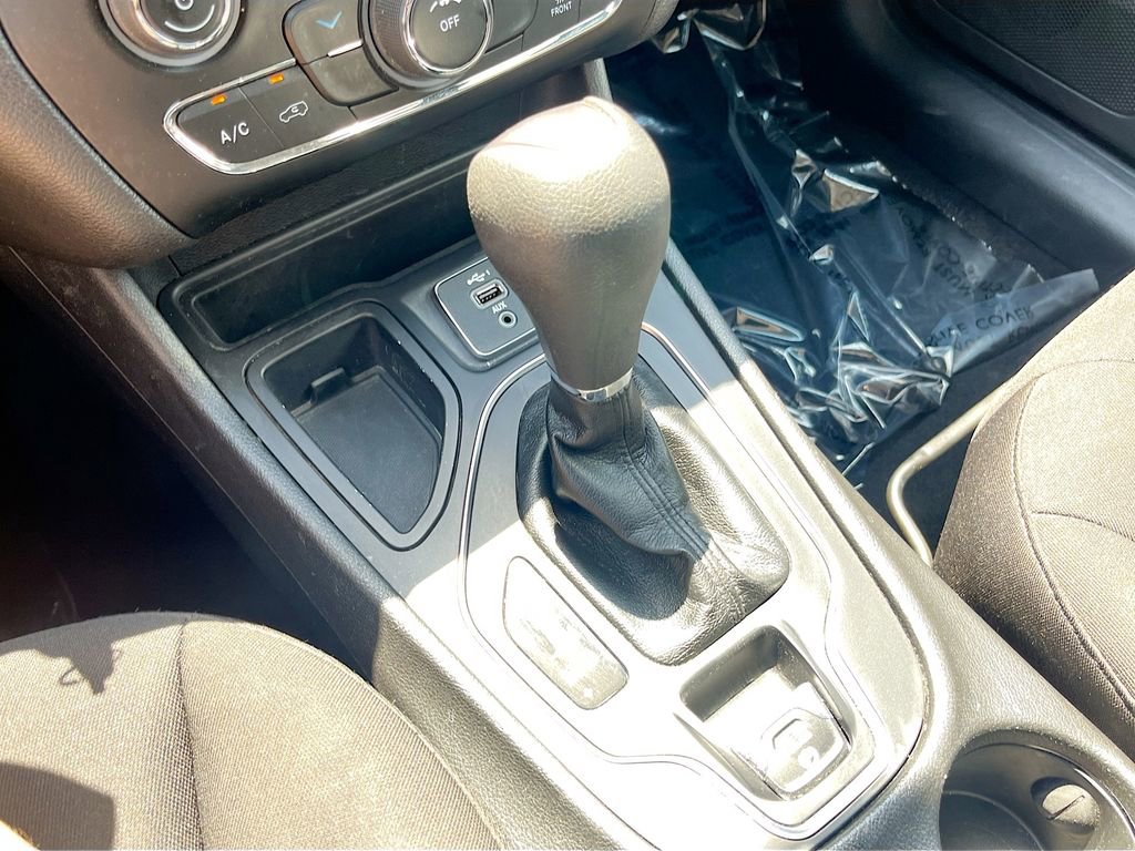 Used 2021 Jeep Cherokee Latitude FWD image 17
