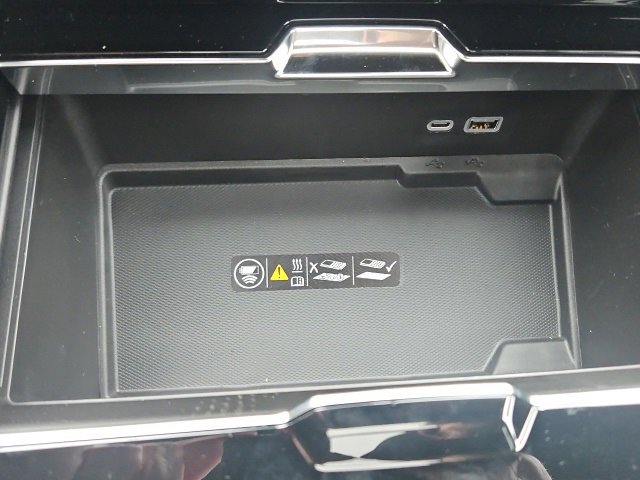 New 2026 GMC Yukon Denali w/ Sun & Power Step Package image 38