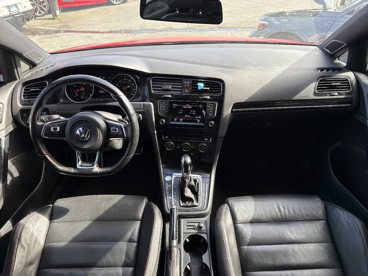 Used 2015 Volkswagen Golf 4-Door image 24