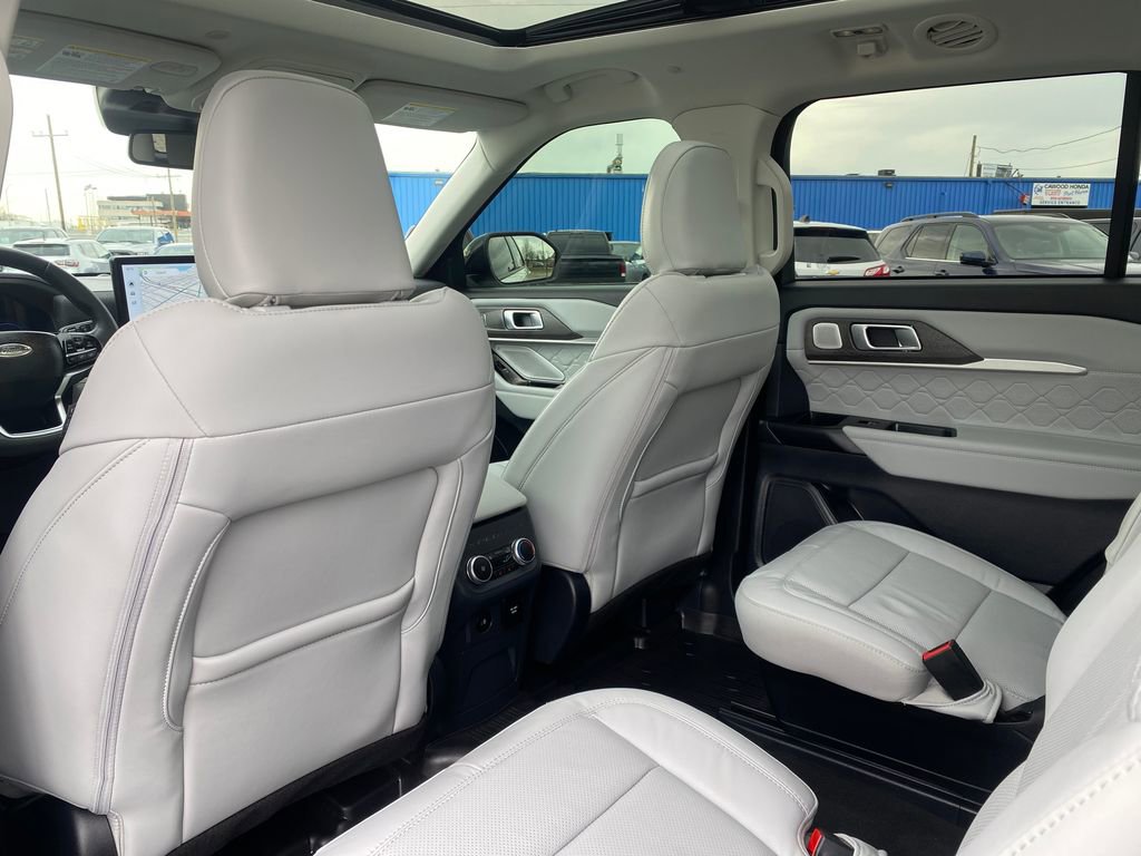 Used 2025 Ford Explorer Platinum w/ LUX Leather Package image 16