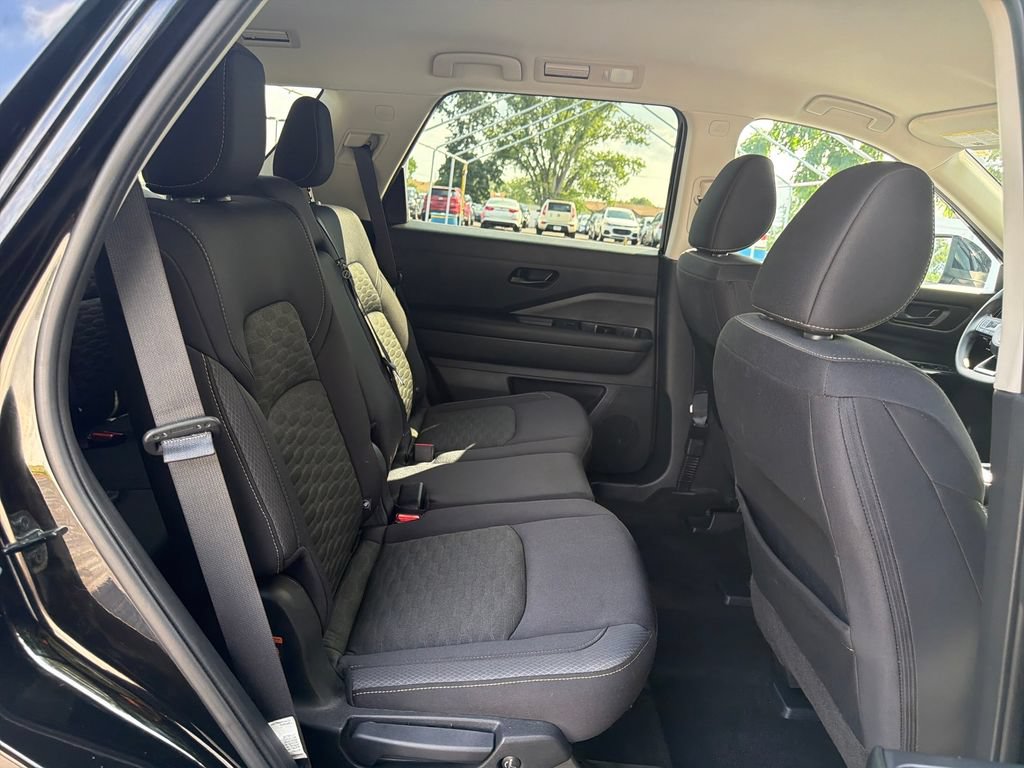 Used 2024 Nissan Pathfinder S AWD/4WD image 39
