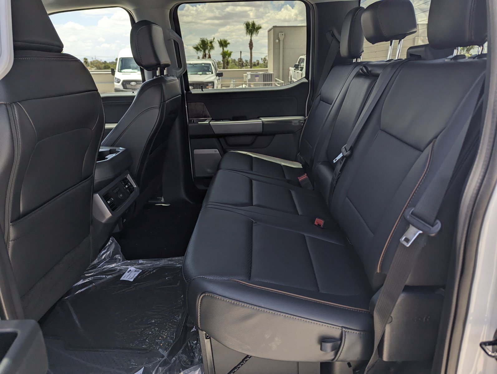 New 2026 Ford F350 Lariat w/ FX4 Off-Road Package AWD/4WD image 9