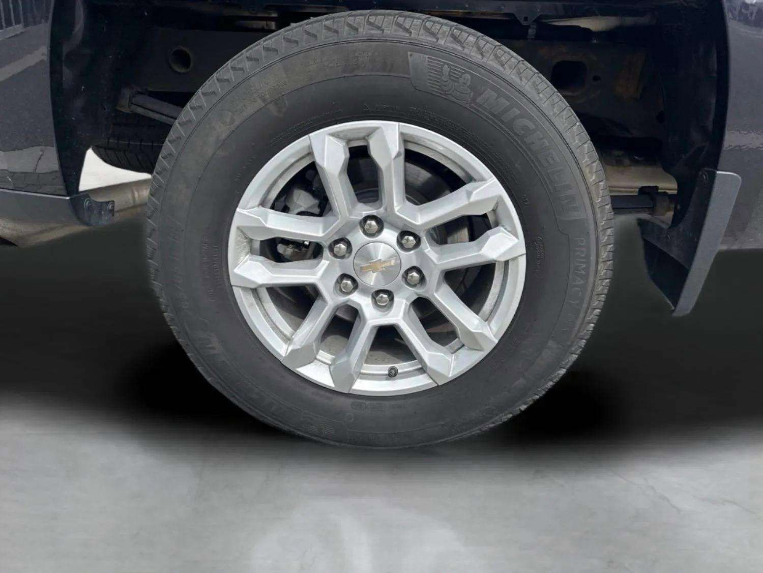 Used 2022 Chevrolet Silverado 1500 LT AWD/4WD image 45