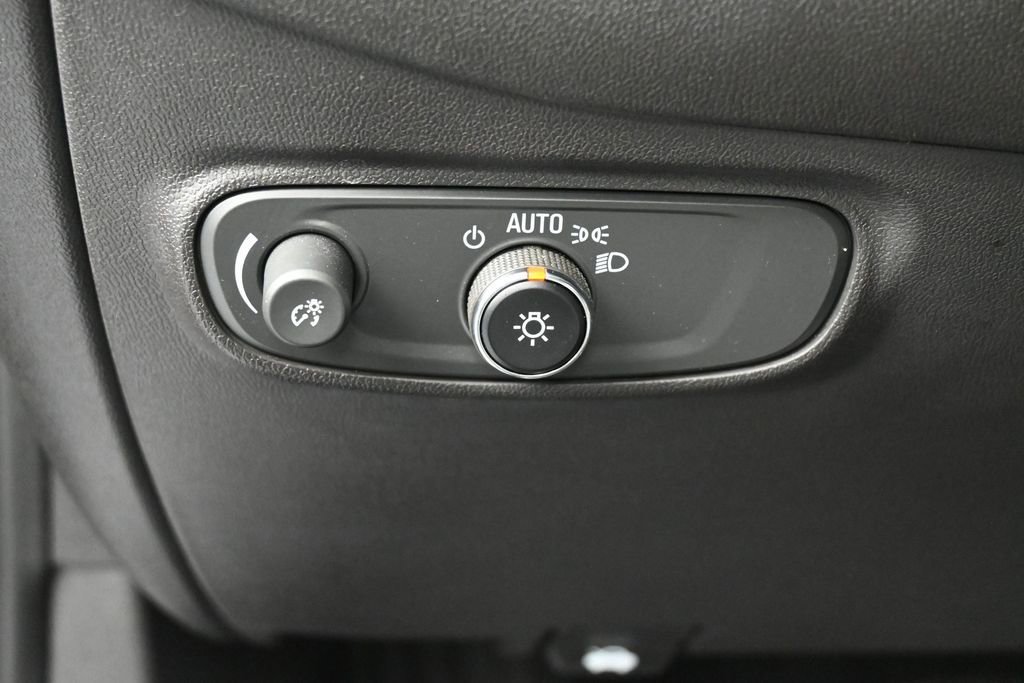 Used 2023 Chevrolet Equinox LS FWD image 15