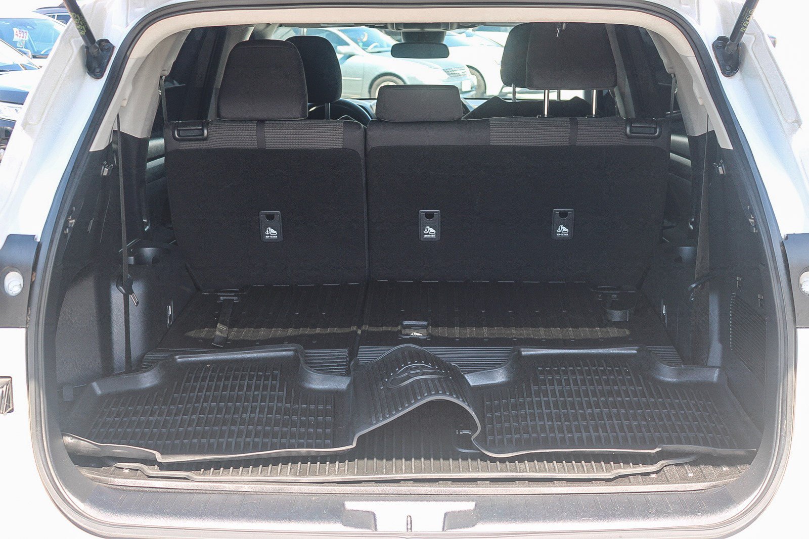 Used 2021 Toyota Highlander L FWD image 26