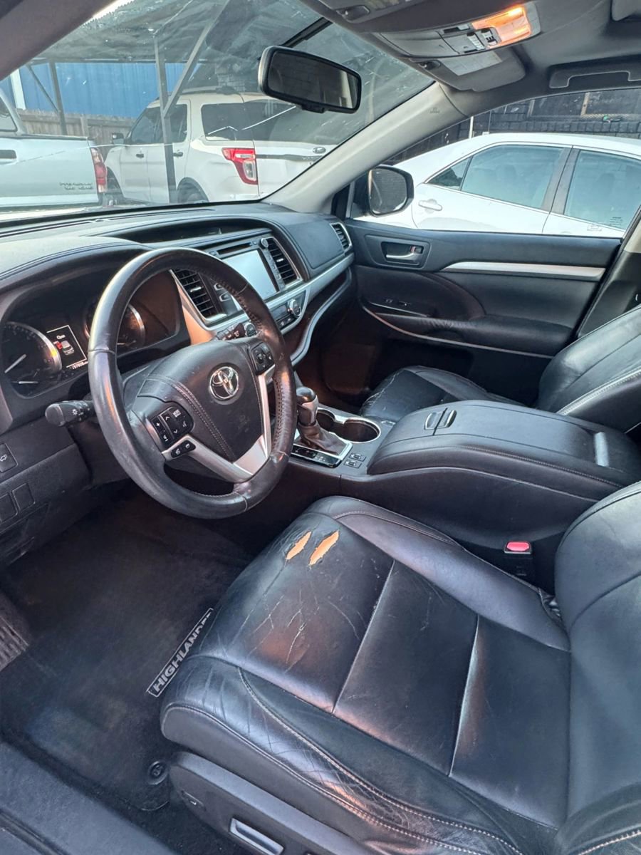Used 2014 Toyota Highlander XLE image 6