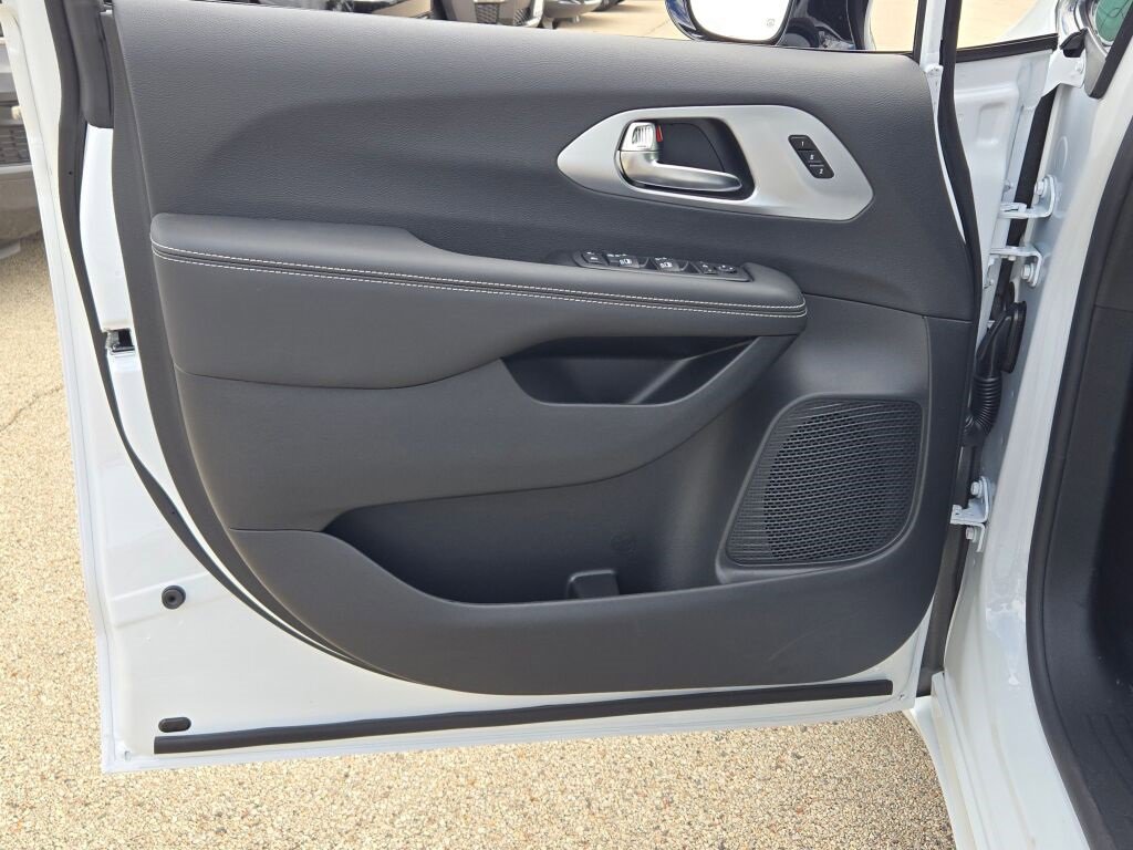 New 2026 Chrysler Pacifica Limited w/ S Appearance Package image 22