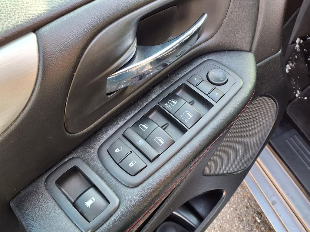 Used 2017 Dodge Grand Caravan GT image 12