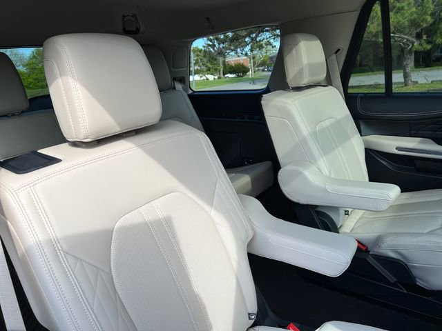 Used 2023 Ford Expedition Platinum AWD/4WD image 32