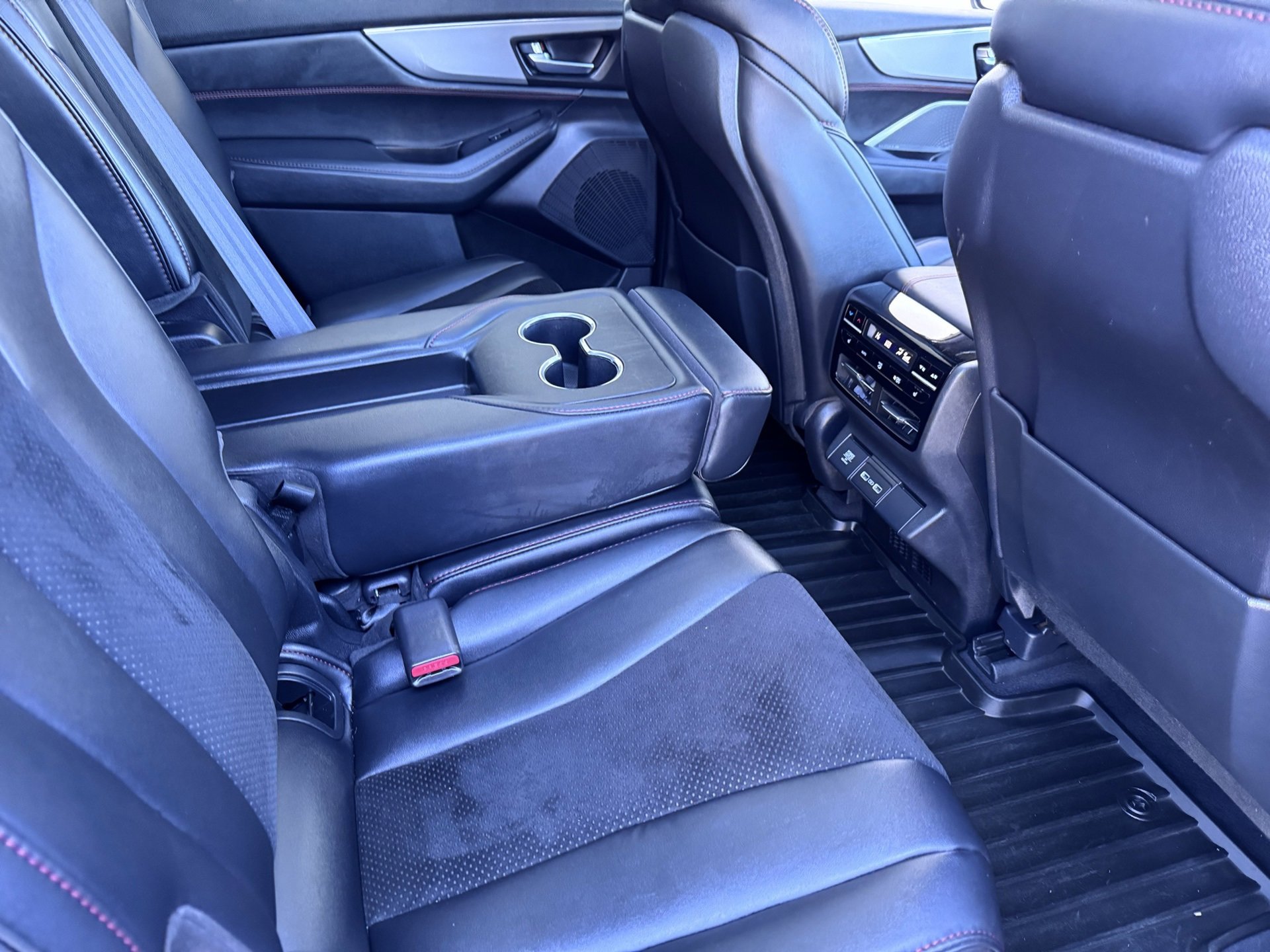 Used 2022 Acura MDX A-Spec image 10