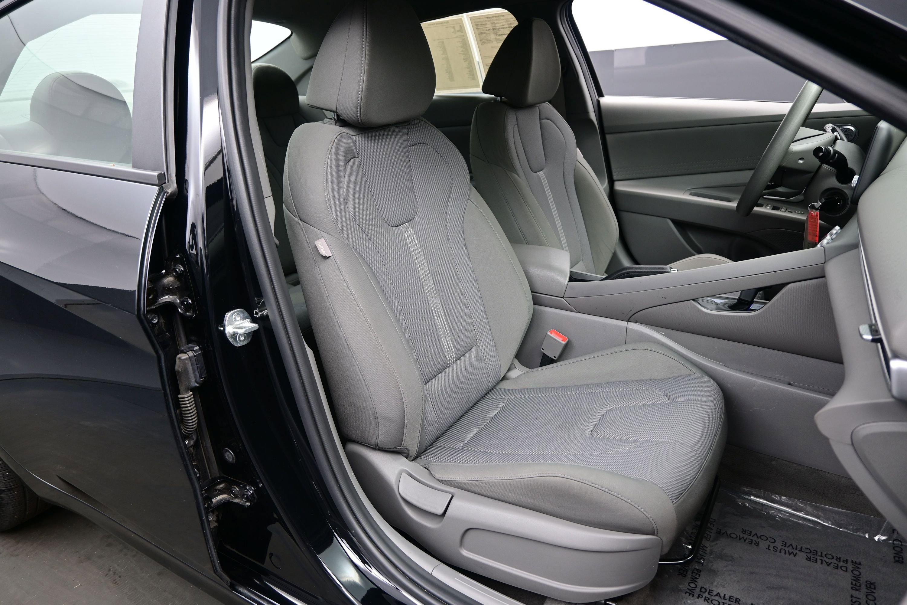 Used 2024 Hyundai Elantra SE FWD image 13