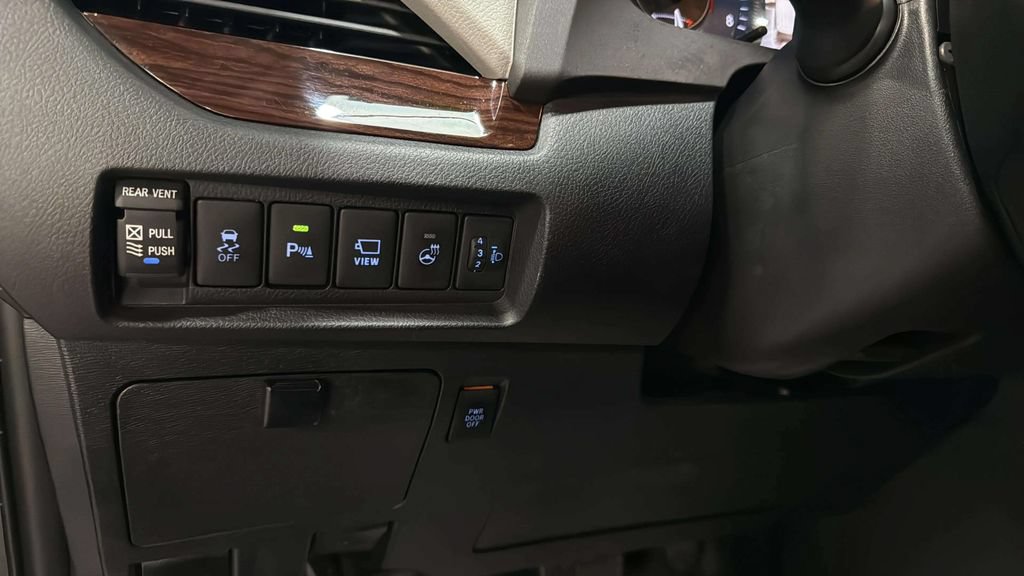 Used 2020 Toyota Sienna Limited Premium AWD/4WD image 40