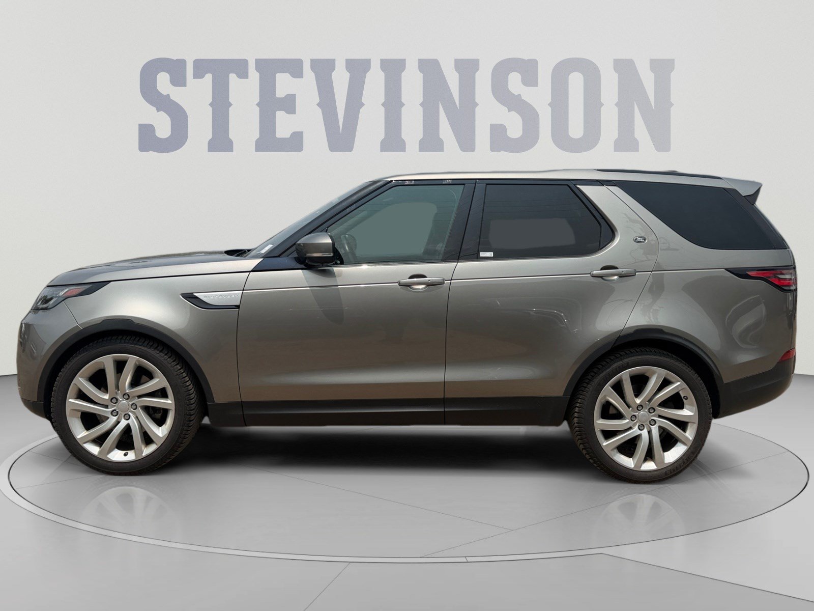 Used 2017 Land Rover Discovery HSE Luxury AWD/4WD image 2