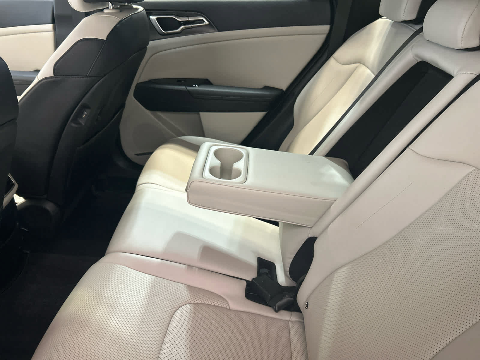 Used 2023 Kia Sportage EX FWD image 9
