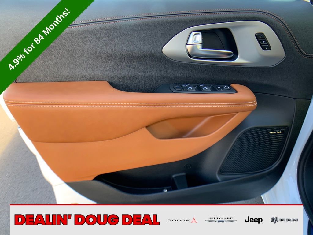 New 2026 Chrysler Pacifica Pinnacle image 10