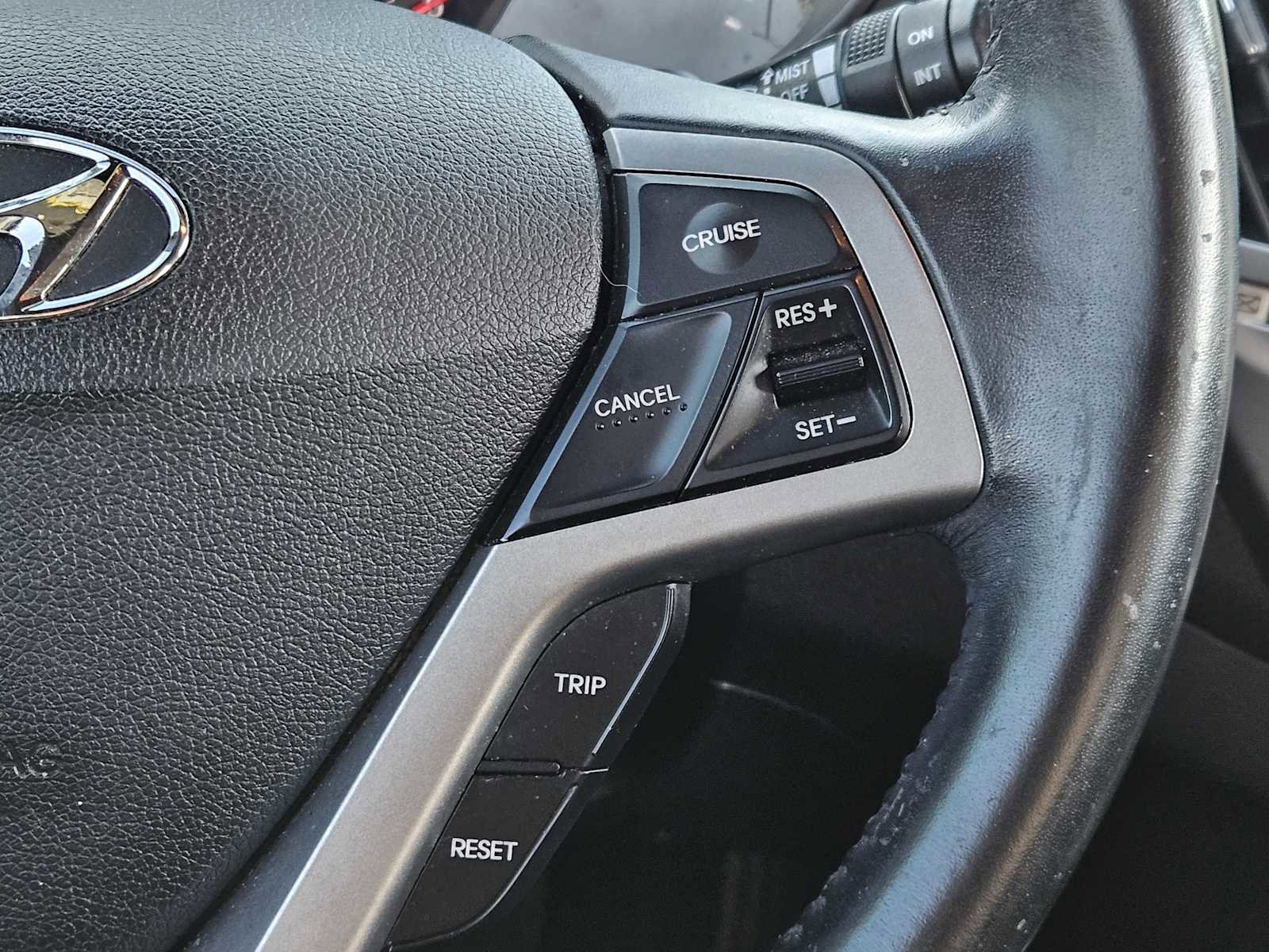 Used 2017 Hyundai Veloster Value Edition image 27