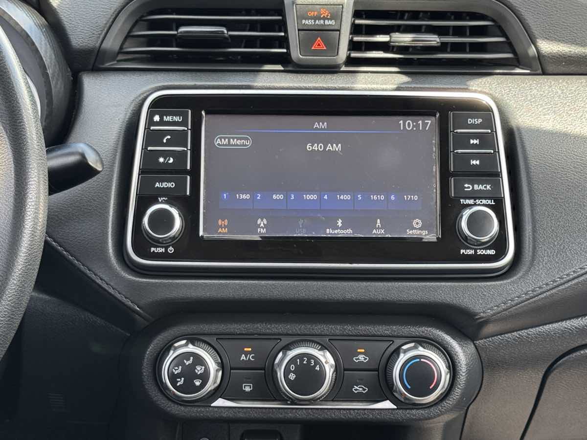 Used 2021 Nissan Versa S FWD image 21