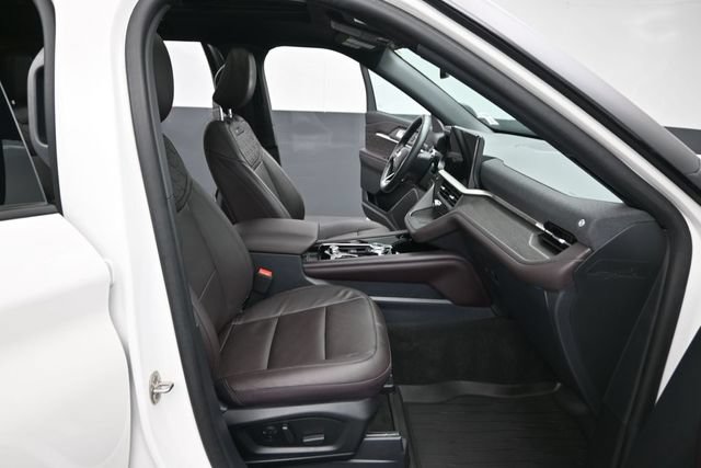 Certified 2025 Ford Explorer Platinum w/ Ultimate Package AWD/4WD image 33