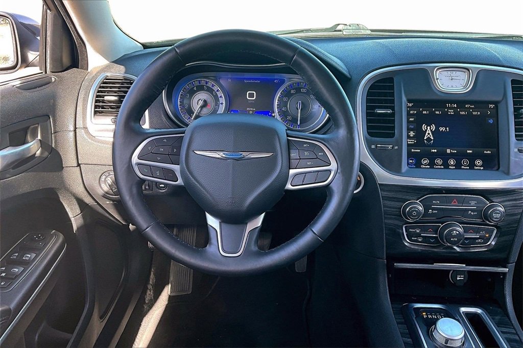 Used 2021 Chrysler 300 Touring L image 5