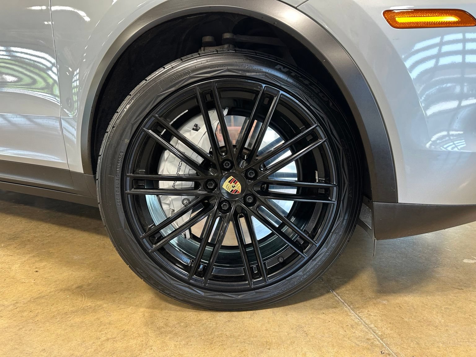 Used 2022 Porsche Cayenne Platinum Edition AWD/4WD image 9