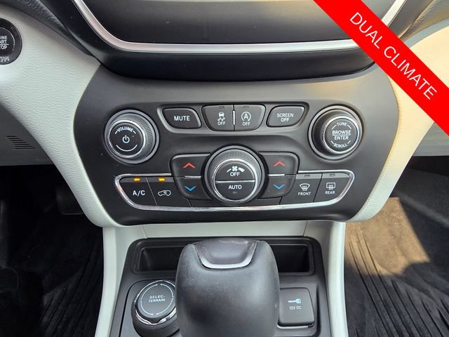 Used 2020 Jeep Cherokee Latitude Lux w/ Comfort/Convenience Group AWD/4WD image 22