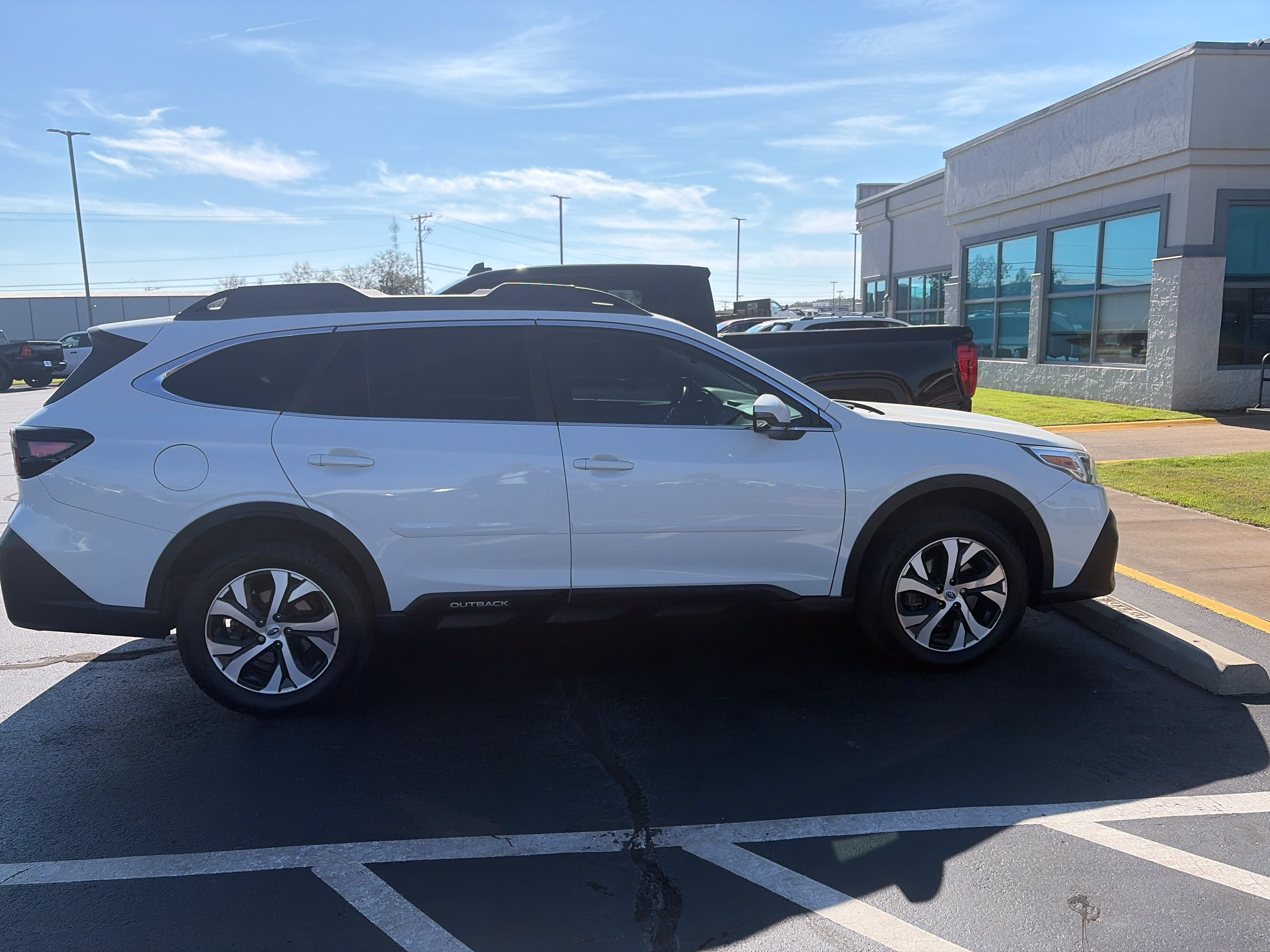 Used 2021 Subaru Outback Limited AWD/4WD image 5