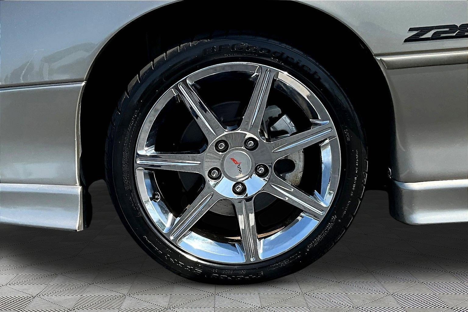 Used 2002 Chevrolet Camaro Z28 w/ Sport Appearance Pkg RWD image 31