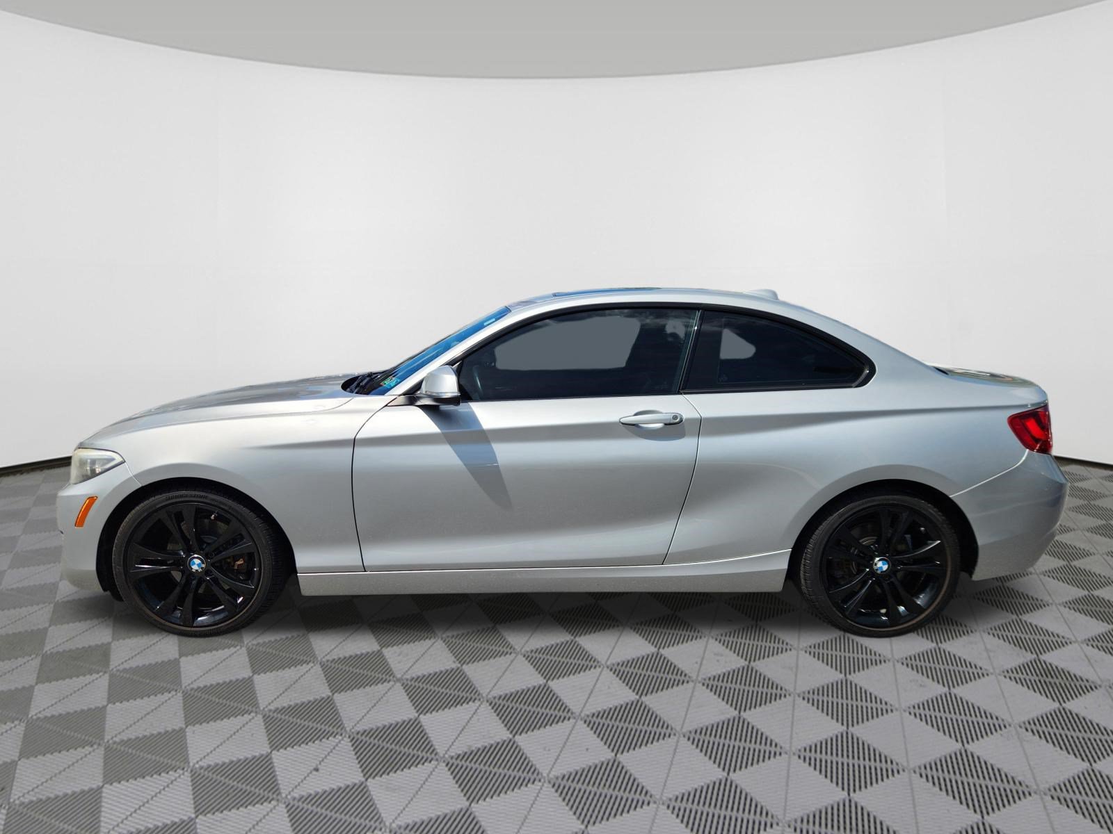 Used 2017 BMW 230i xDrive Coupe AWD/4WD image 5