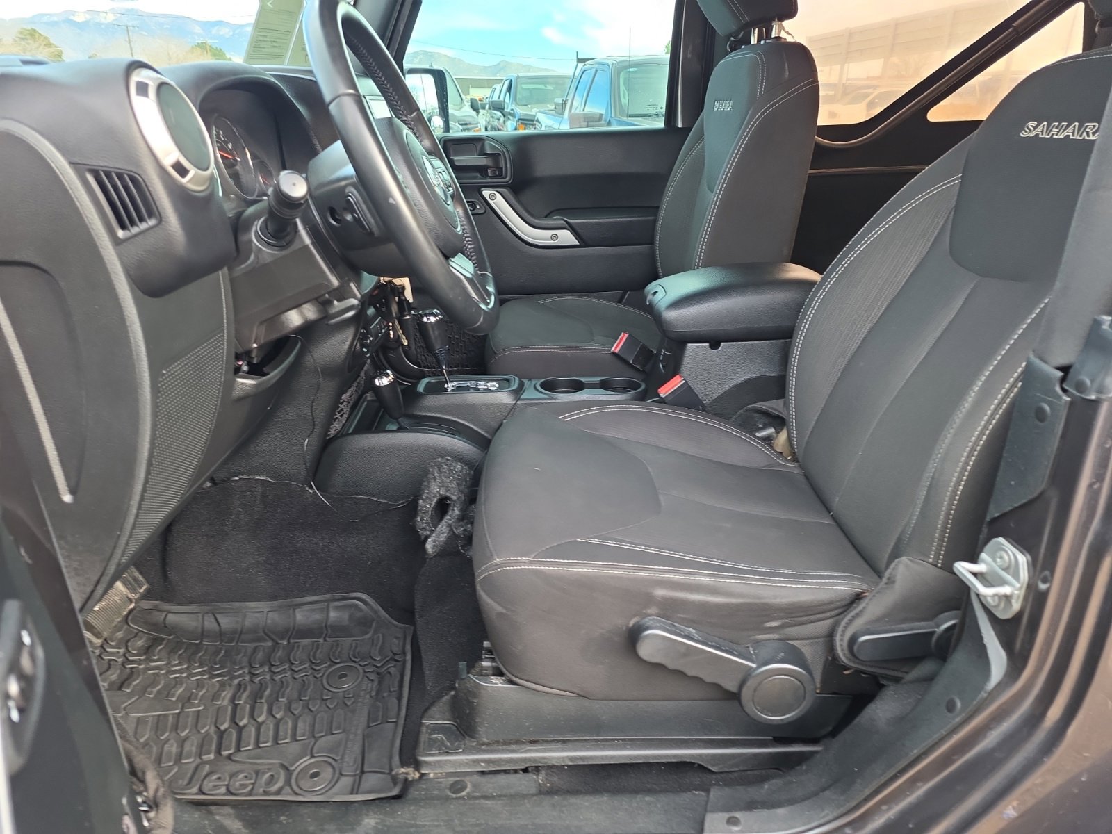 Used 2017 Jeep Wrangler Sahara w/ Connectivity Group image 12