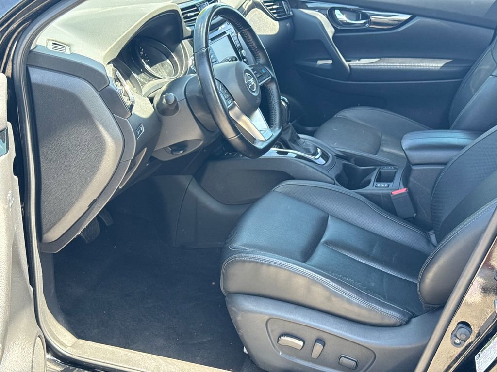 Used 2022 Nissan Rogue Sport SL w/ Premium Package image 9