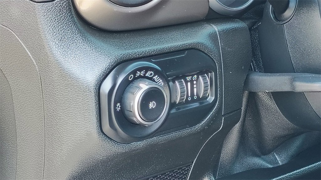 Used 2018 Jeep Wrangler Unlimited Sport S image 10