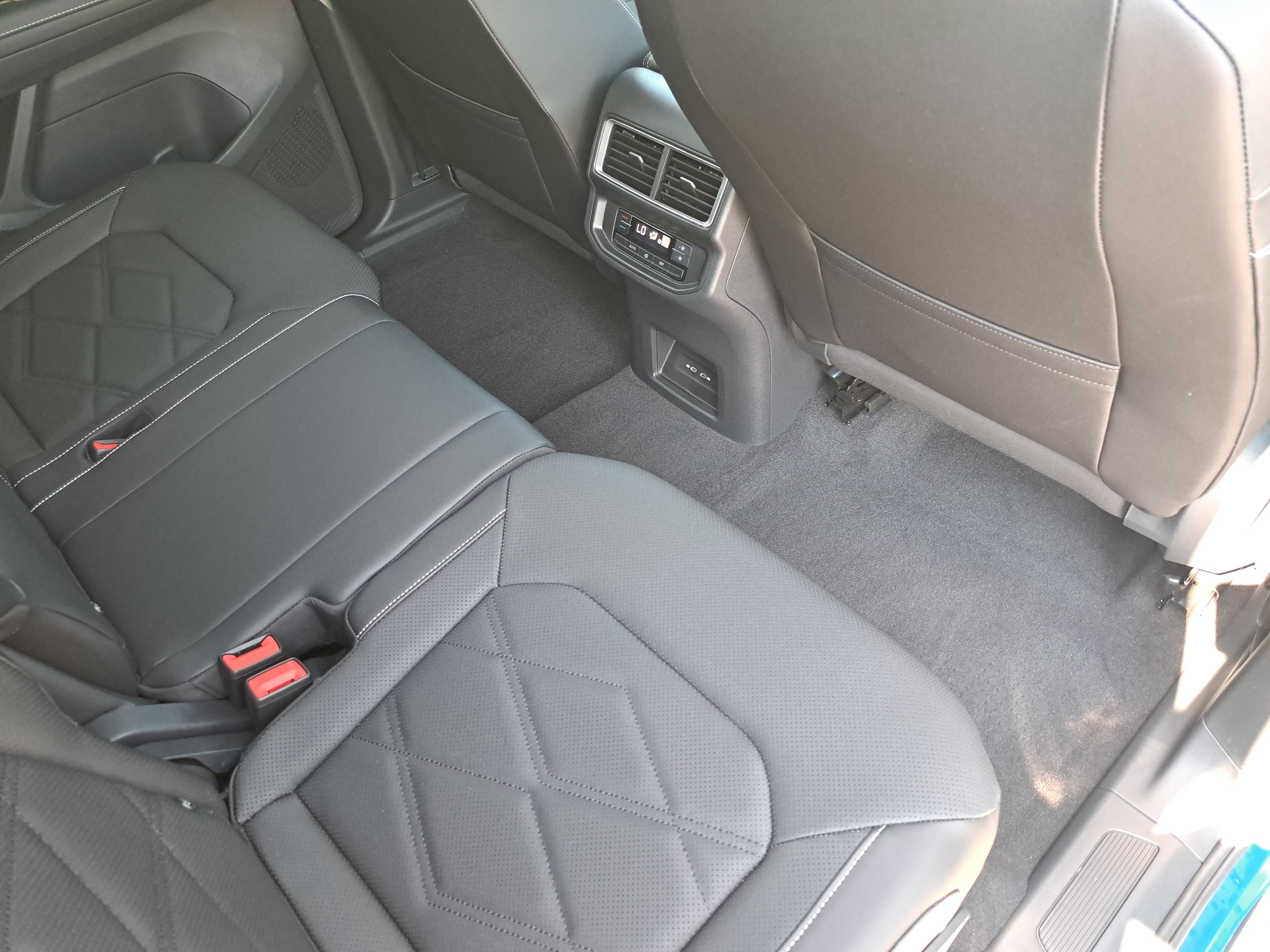 Used 2026 Volkswagen Atlas SE FWD image 11