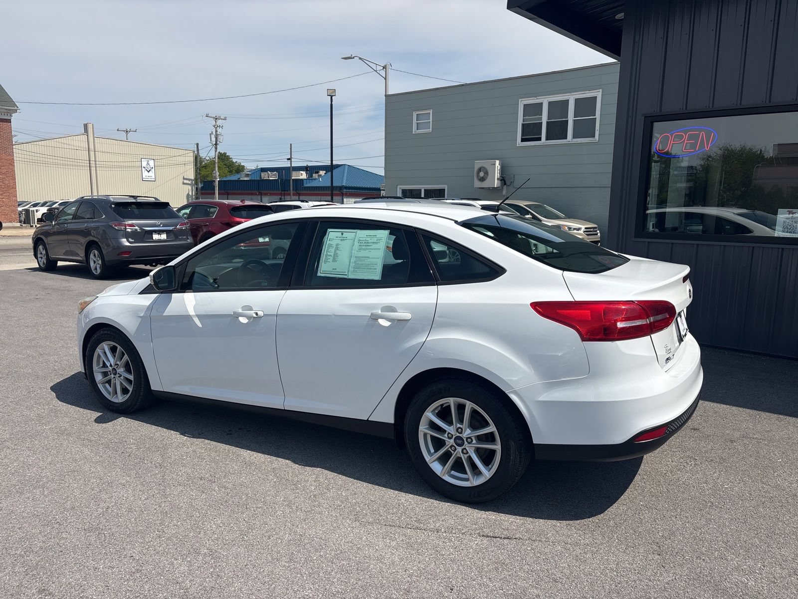 Used 2017 Ford Focus SE FWD image 2