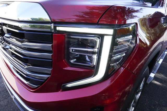 Used 2024 GMC Sierra 1500 SLT w/ SLT Premium Plus Package AWD/4WD image 34