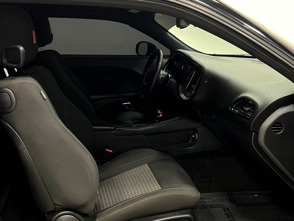 Used 2018 Dodge Challenger R/T w/ Performance Handling Group RWD image 34