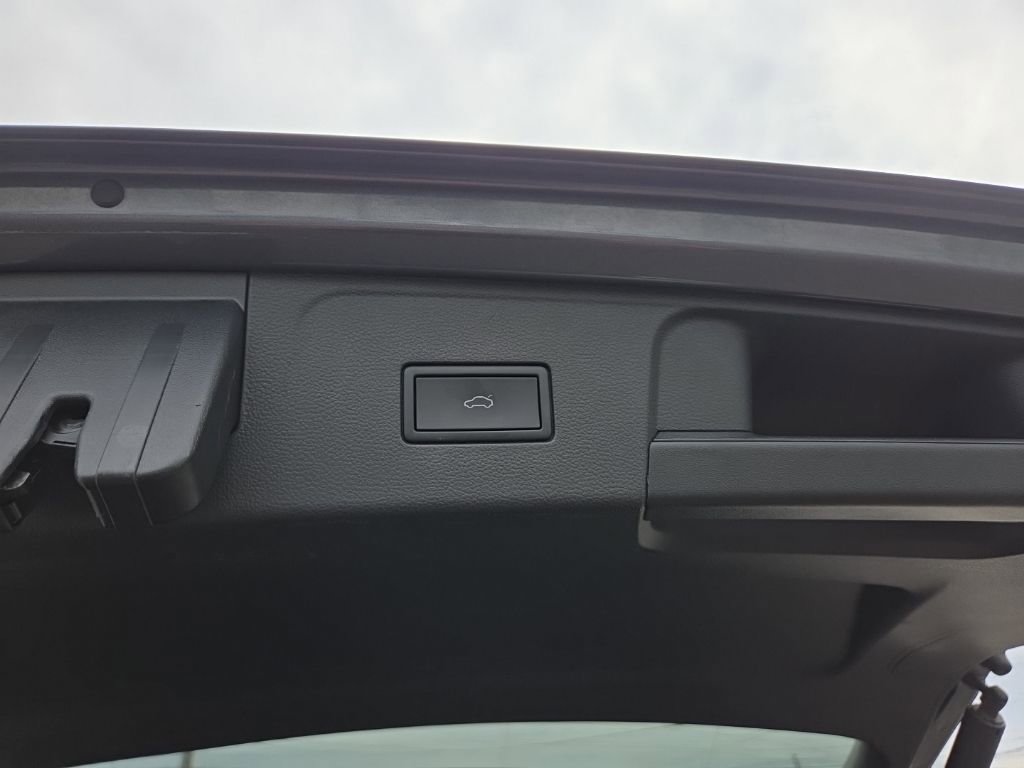 Used 2024 Volkswagen Atlas SE image 18