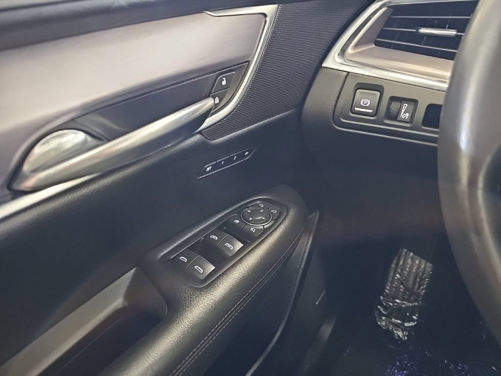 Used 2018 Cadillac XT5 Luxury w/ Driver Awareness Package AWD/4WD image 23