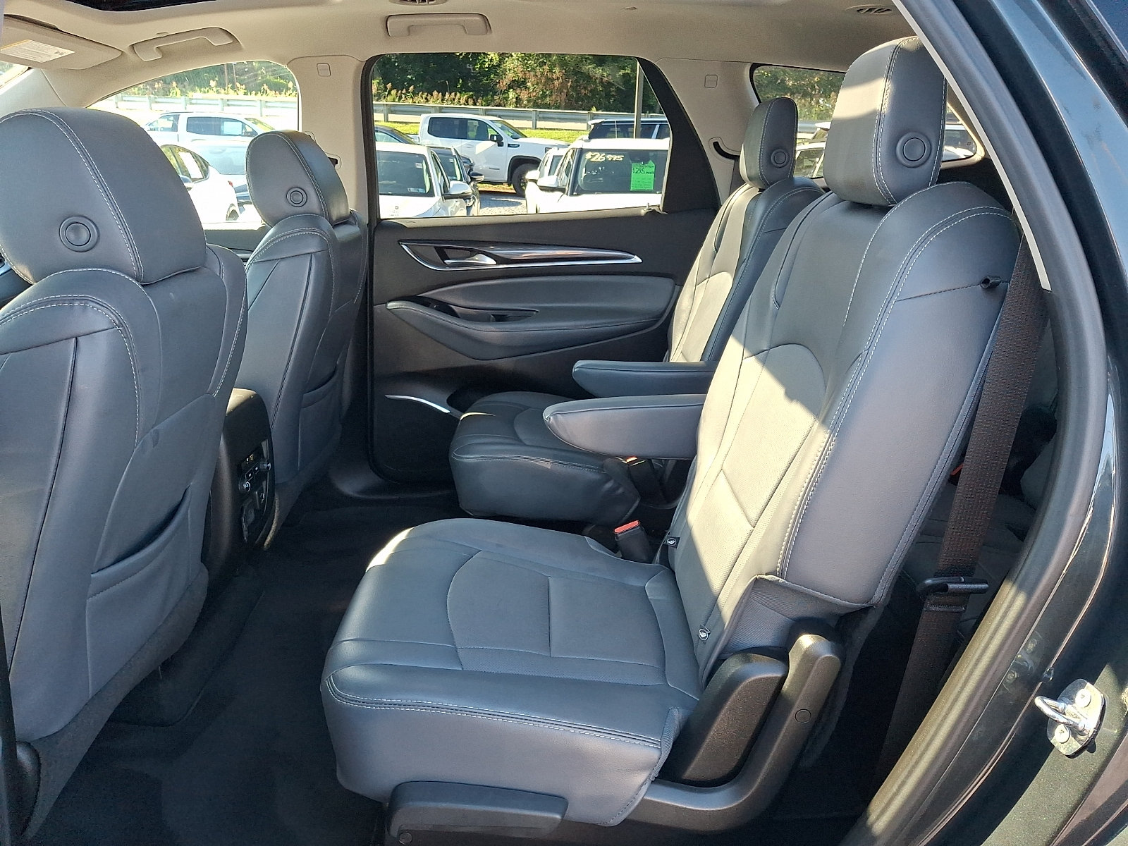 Used 2018 Buick Enclave Essence AWD/4WD image 11