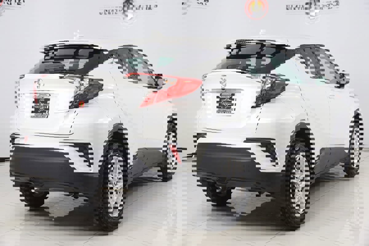 Used 2021 Toyota C-HR LE image 3